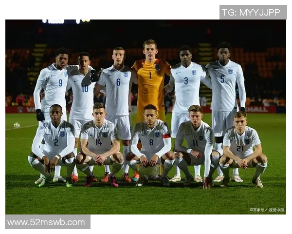 在绿茵场上闪耀的星辰足球明星的传奇与梦想 在绿茵场上闪耀的星辰足球明星的传奇与梦想